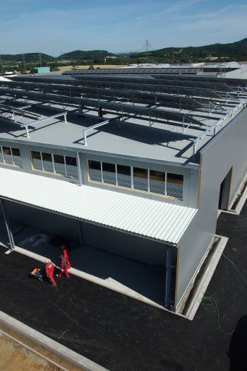 Výrobní a skladová hala